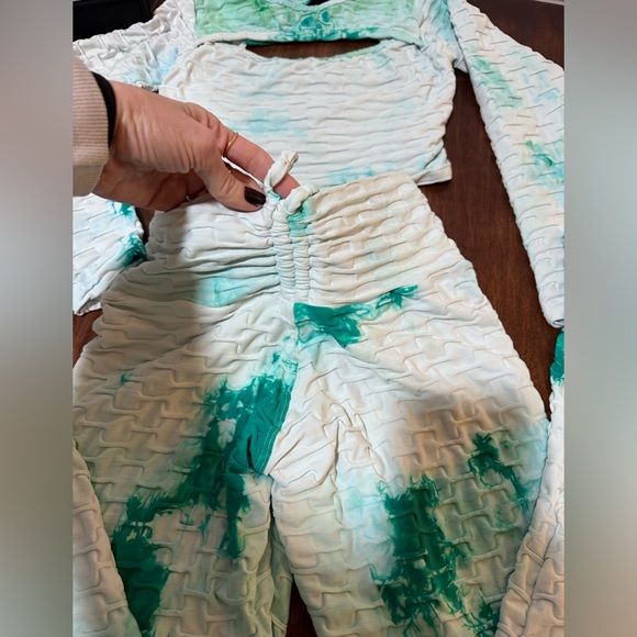 Brazilian Work Out Set in Tye Die- One Size - Picture 3 of 9